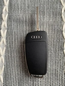 Portachiavi auto telecomando pieghevole originale Audi Q7 chip 3 pulsanti - Foto 1 di 4