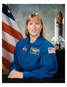 1995 NASA Astronaut Kathryn P. Hire 8x10 Portrait Photo On 8.5" x 11" - Picture 1 of 1