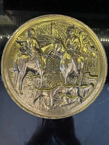 JAGDSZENE Vintage geprägte Messing Metall Plakette 3D einzigartige Wandkunst 10" Durchmesser - Bild 1 von 2