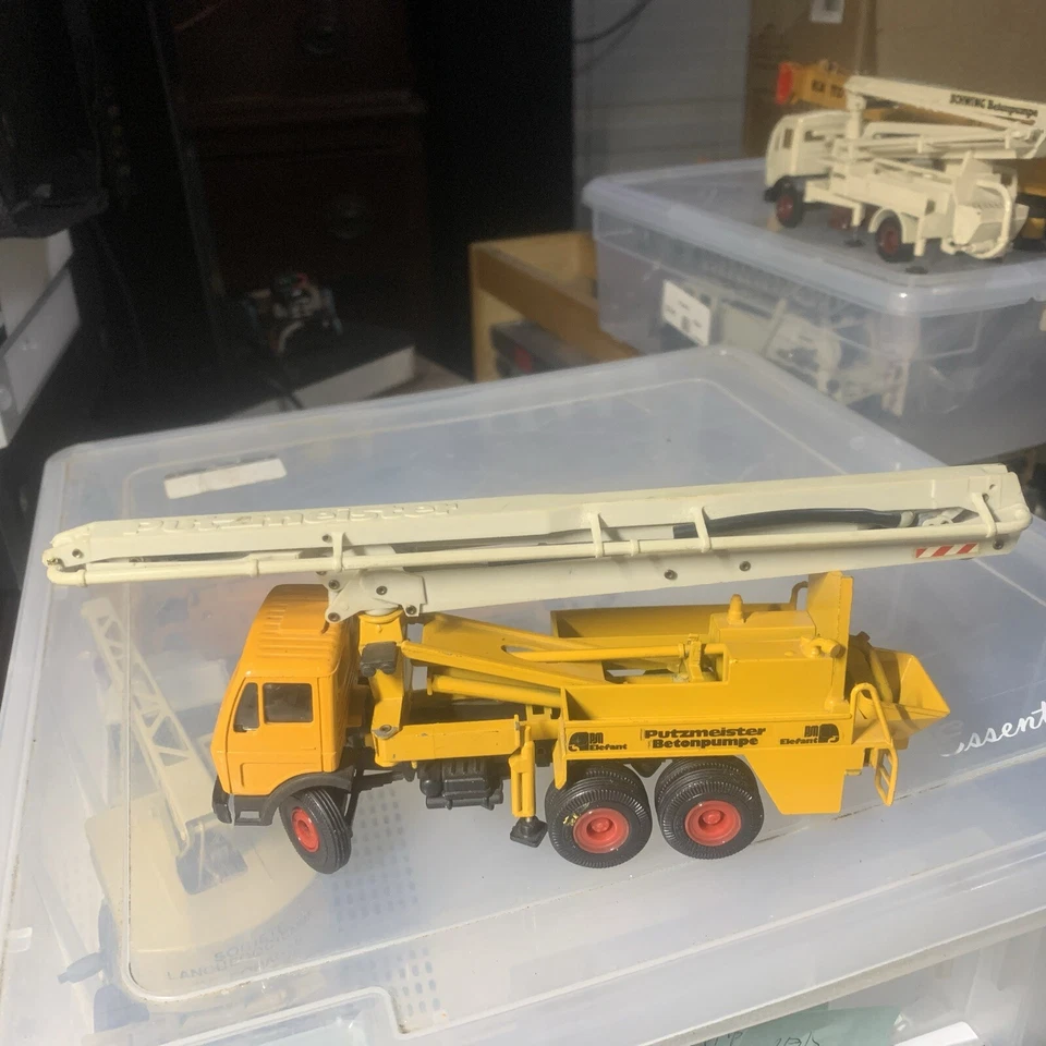 Mercedes Benz BRF 2112 M31/27 Conrad 1:50 Concrete pump Putzmeister 1:50 No Box - Image 1 of 4