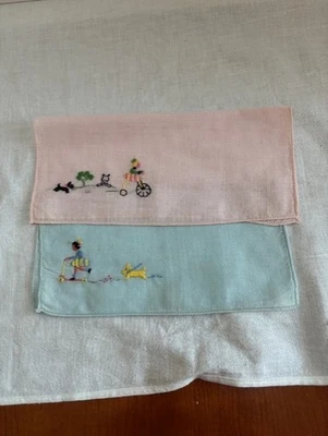 Комплект из 2 винтажных co-ordinatig SCOTTIE SCOTTY собаки носовые платки розовый синий вышитый изящный - Изображение 1 из 4