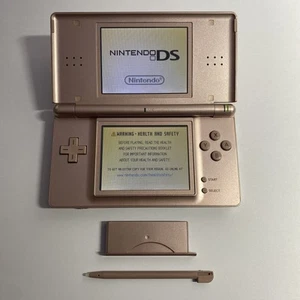 Nintendo DS Lite Console with Stylus - Metallic Rose - Tested Works - DSL506 - Picture 1 of 24