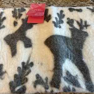 West Elm Gray/White Wool pillow cover. 16 x 12. NEW With Tags. Import From Nepal - Picture 1 of 4