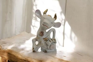 Vintage Porcelain Anthropomorphic Cow Bull Gold & White Figurine Kitch Japan - Picture 1 of 7