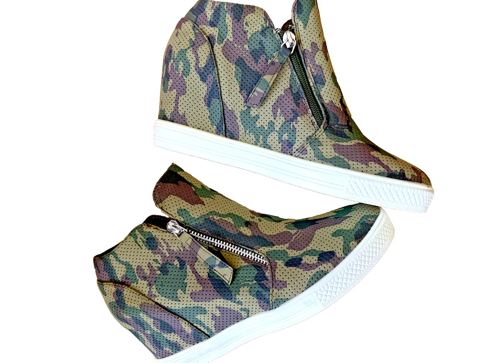 NWT Catherine Malandrino Camouflage Women’s Footwear New Size 9 Zip Up Sides - Image 1 of 4