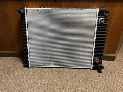 Nuevo radiador de camión Freightliner CHS25 74670 238616 Foto 1 de 4