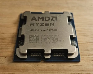 AMD Ryzen 7 9700X 8-Core 3.8GHz Socket AM5 CPU Processor - Small Chip On Corner - Photo 1/6
