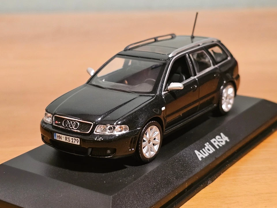 AUDI BREAK RS 4 - MINICHAMPS 1/43 - Photo 1/4