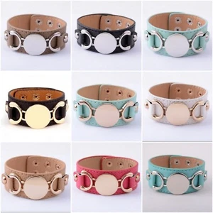 Brazalete de cuero con disco en blanco en tono dorado o plateado para monograma - Imagen 1 de 11