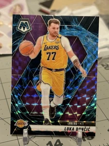 2024-25 Panini Mosaic - Luka Dončić #100 Genesis Mosaic Prizm Estuche Hit SP Lakers - Imagen 1 de 8