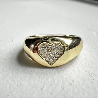 NUEVO Pretty Bird Pave Corazón Sello Anillo Chapado en Oro Amarillo 18K Piedras Circonita Talla 8.25 Foto 1 de 4