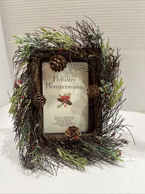 Moldura decorativa de ramo de pinha 3D para foto de 4”x6”. Guirlanda de férias - Imagem 1 de 4