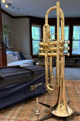 Trompeta serie Getzen 400 con boquilla Getzen 7C y estuche Getzen Foto 1 de 4