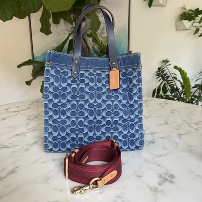 Bolso Bandolera Coach Field 30 In Signature Denim CA108 Indigo Midnight Navy Foto 1 de 4