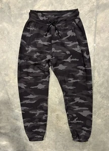 Athleta Girl Camo Jogger Pants Youth Size 8-10 Medium Athleisure Black Gray - Picture 1 of 4