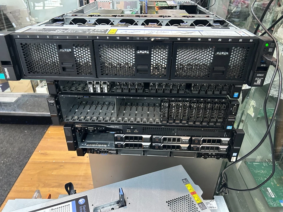 Lenovo SR650 gold 5215 x 2 cpu 2.5 GHz 32 GB RAM 2X 00YK615 2X 00YK613 Server *R - Image 1 of 4