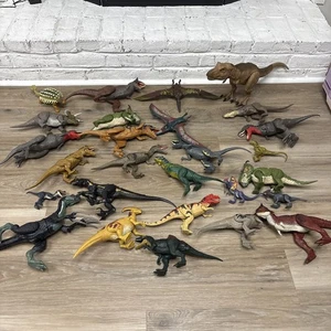 Lote de 26 figuras de dinosaurios Jurassic World Jurassic Park en total - Imagen 1 de 10