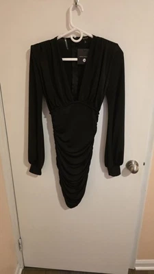 Vestido JAINMY MARTINEZ NUEVO CON ETIQUETAS Talla Mediana Negro Almohadillas para los Hombros Lados Acanalados Nuevo con Etiquetas Nuevo Foto 1 de 4