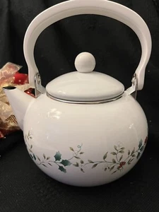 Pre Owned Pfaltzgraff Winterberry 3--Quart Enamel on Steel Tea Kettle - Picture 1 of 1