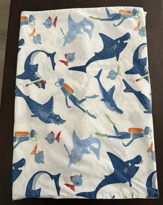 Funda de almohada estándar Pottery Barn Kids Shark Bite Foto 1 de 4