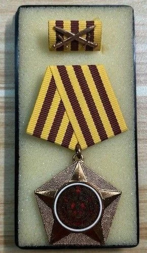 RDA NVA Kampforden por méritos bronce en estuche con pinza - Imagen 1 de 2