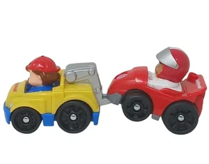 Fisher-Price Little People Wheelies 2009 roter Rennwagen & gelber Wreckerwagen #J-14 - Bild 1 von 11