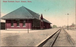 BENSON, MINNESOTA - GREAT NORTHERN RAILROAD DEPOT - OLD POSTCARD - Picture 1 of 2