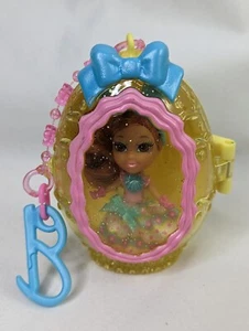 Mini muñeca Barbie Mattel estuche con clip 2008 - Imagen 1 de 5