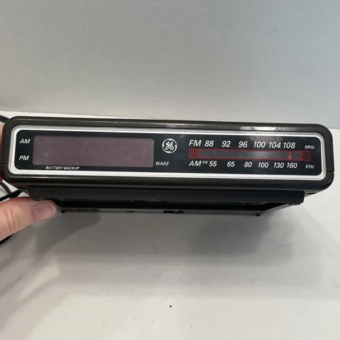 Vintage General Electric Model # 7-4612A Digital Clock Radio Battery Back Up Cover