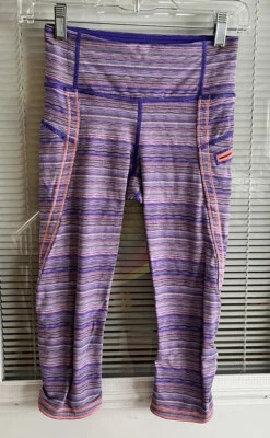 Leggings Lululemon Athletica Recortados Púrpura Rosa Rayas Talla 2 Apenas Usados en Excelente Condición Foto 1 de 4