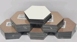 Sottobicchieri vuoti a sublimazione MDF a forma esagonale con supporto in sughero - 57 pezzi - nuovi - Foto 1 di 3