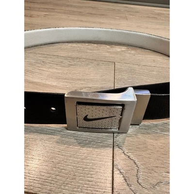 Nike Cinturón Reversible Para Hombre Negro Blanco Cuero Talla 38 Hebilla Plateada Golf Foto 1 de 4
