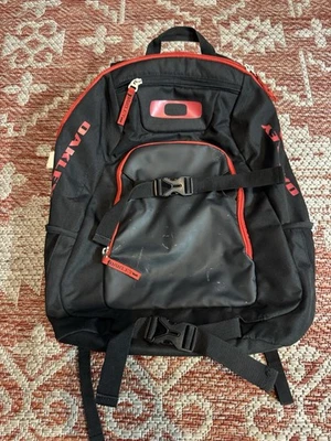 Mochila Oakley Vintage Vermelha e Preta Rara - Imagem 1 de 2