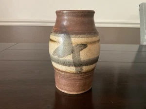 Studio Art Pottery 7" Vase Handarbeit signiert - Lidia - Bild 1 von 6