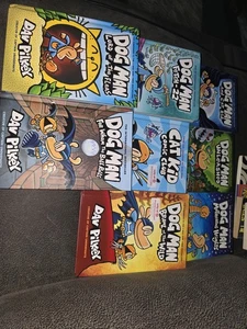 Dog Man Book Set, Lot of 8 Dan Pilkey - Imagen 1 de 5