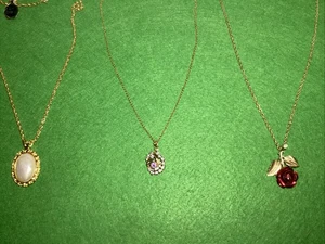 3 collares colgantes en tono dorado. ¡Gran oferta! - Imagen 1 de 7