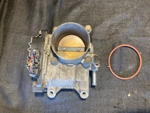 07-15 Mitsubishi Outlander 3.0L 6B31 Throttle Body & bolts - Picture 1 of 8