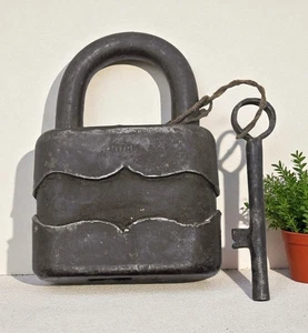 Antique Iron Large Size Pad Lock With Key Original Old Hand Crafted Working - Picture 1 of 7