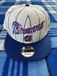 Cappello snapback uomo New Era bianco Atlanta Braves jersey gessato 9FIFTY - Foto 1 di 7