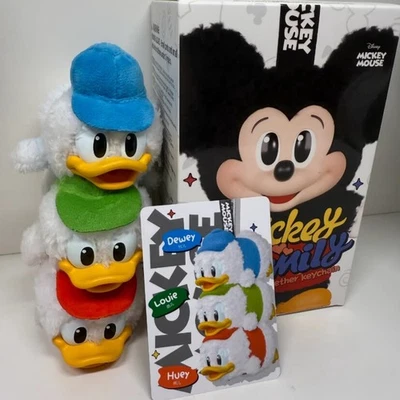 POP MART Disney Mickey and Friends Vinyl Face Hidden -Huey, Dewey e Louie - Imagem 1 de 4