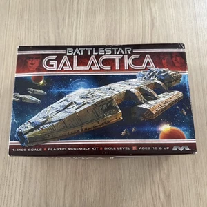 Kit modelo Battlestar Galactica hecho por Moebius - Kit número 942 - escala 1/4105 - Imagen 1 de 12