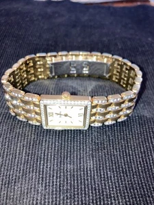 "Reloj Bulova 98L151 para damas tono dorado y cristal 7"" funcionando limpio prácticamente sin usar" - Imagen 1 de 7