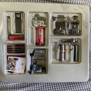 Car Garage 1:18 Scale Model Die Cast Metal Set New - Picture 1 of 6