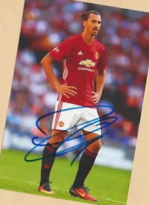 Zlatan IBRAHIMOVIC (11) Autogramm Bild - Print Copy + Fußball - AK - SIGNIERT - Bild 1 von 1