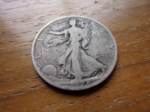 1928-S WALKING LIBERTY HALF DOLLAR 90 % SILVER INVESTMENT COIN - Picture 1 of 2