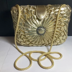 BOLSO BANDOLERA BASTANTE SHAR MARK LAS VEGAS NEVADA DORADO SATINADO CON PEDRERÍA - Imagen 1 de 12