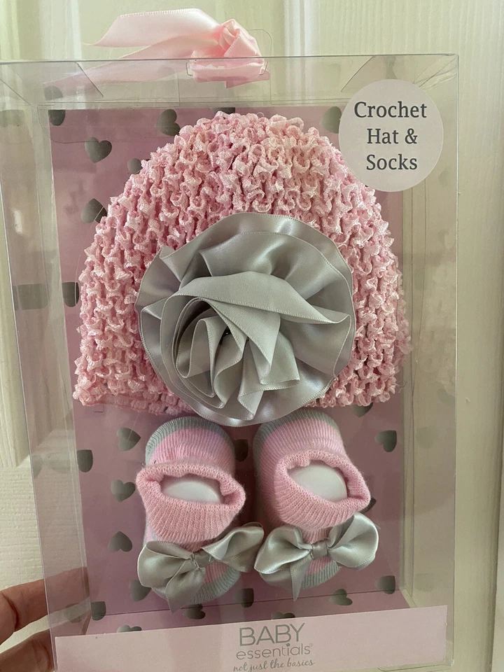 Gorro y calcetines Baby Essentials 0/6M rosa gris flor bebé niña tejido ganchillo Foto 1 de 3
