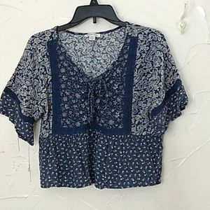 American Eagle Floral Paisley Lace - Up Flutter Sleeve Boho Cropped Top … - Bild 1 von 7