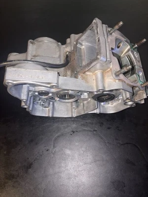 Yamaha YZ125 1999 2000 OEM MOTOR IZQUIERDO DERECHO CÁRTER CÁRTER CÁRTER BLOQUE Foto 1 de 4
