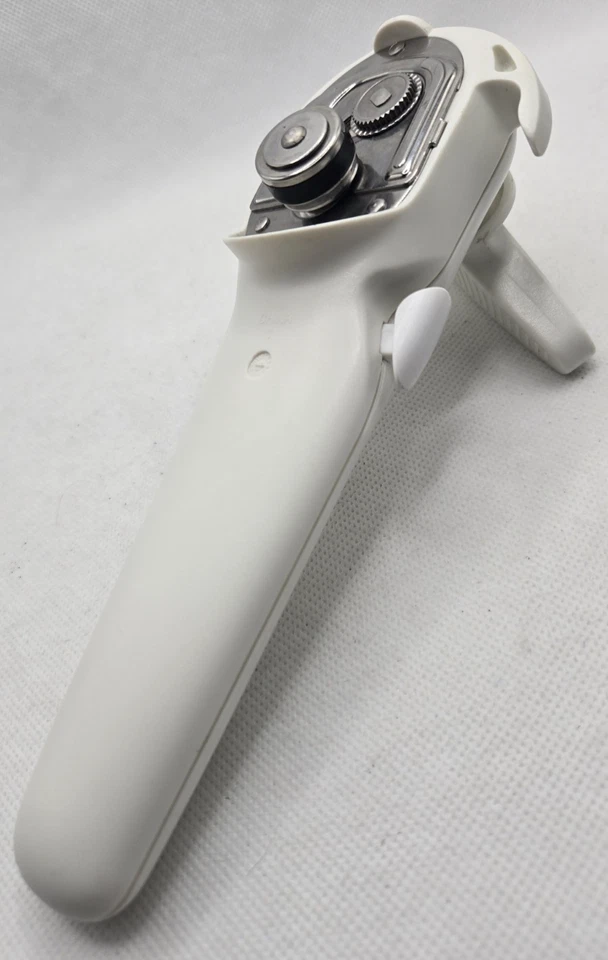 Pampered Chef Smooth Edge Can Opener #2759 White – Great Condition - Image 1 of 4